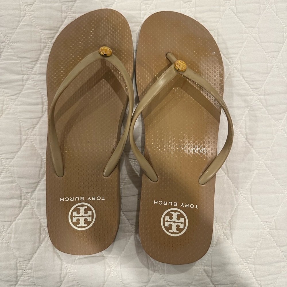 Tori, Burch flip-flop